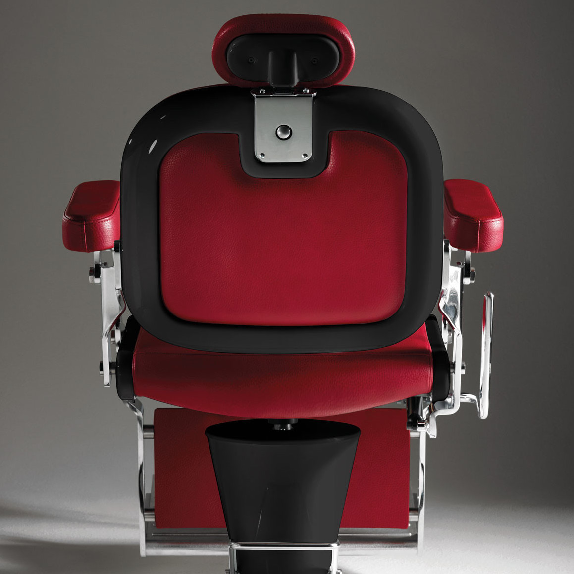 Salon Ambience Barberstoel PREMIER BLACK - Sfeerbeeld 2 Vakkappers