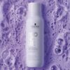 Schwarzkopf Blond Me Bond Repair Purple Shampoo - In sfeerbeeld 2 - Vakkappers
